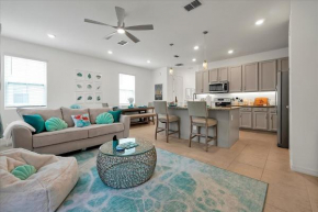 Modern 3-Bed Townhouse with Game Room & Hot Tub